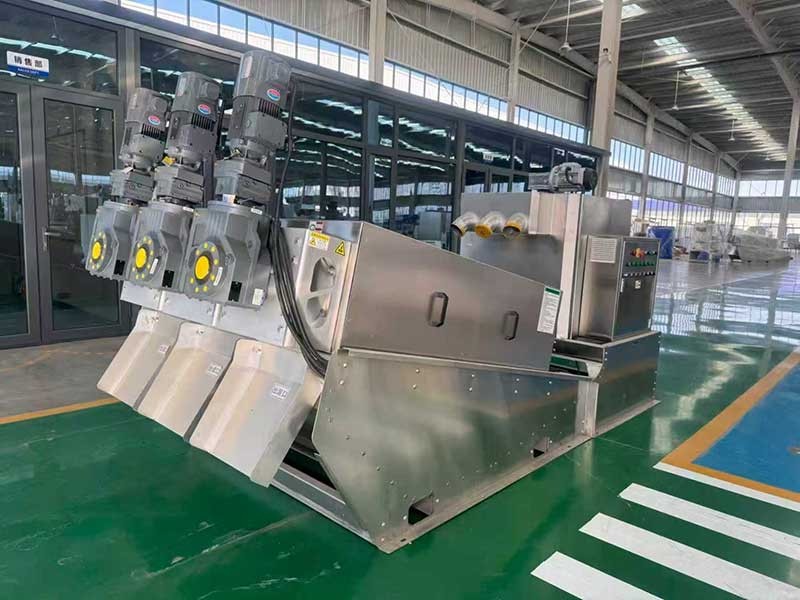 Stacked sludge thickener